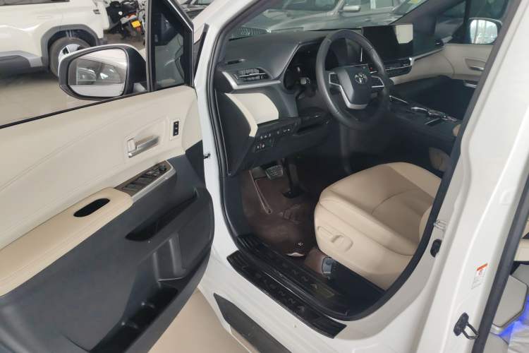 Used Toyota Granvia 2023 2.5L Hybrid Prestige PLUS Edition Driver Seat