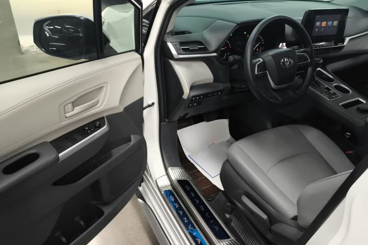 Used Toyota Granvia 2023 2.5L Hybrid Luxury Edition Driver Seat