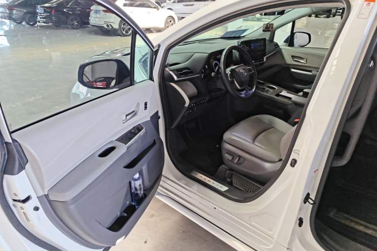 Used Toyota Granvia 2023 2.5L Hybrid Prestige PLUS Edition Driver Seat