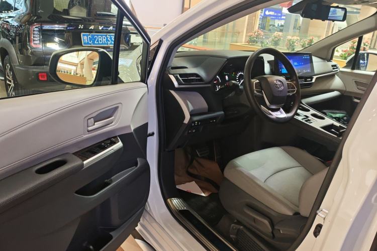 Used Toyota Granvia 2023 2.5L Hybrid Luxury Edition Driver Seat