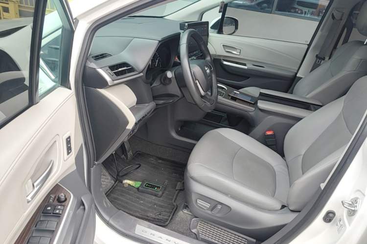 Used Toyota Granvia 2023 2.5L Hybrid Prestige PLUS Edition Driver Seat