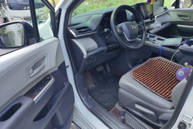 Used Toyota Granvia 2023 2.5L Hybrid Comfort Edition Driver Seat