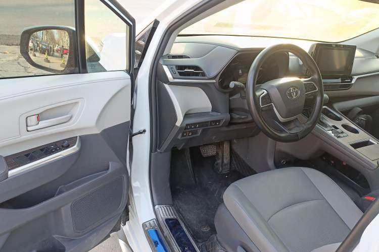 Used Toyota Granvia 2023 2.5L Hybrid Comfort Edition Driver Seat