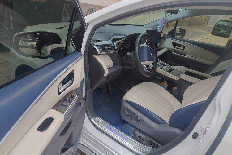 Used Toyota Granvia 2023 2.5L Hybrid Comfort Edition Driver Seat
