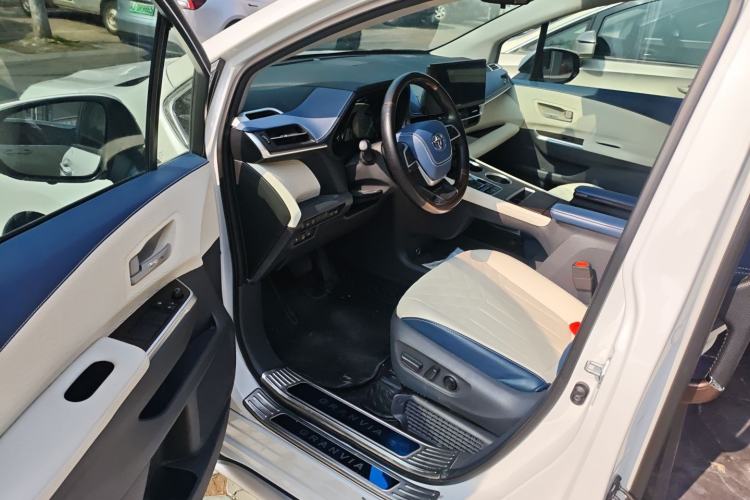 Used Toyota Granvia 2023 2.5L Hybrid Luxury Edition Driver Seat