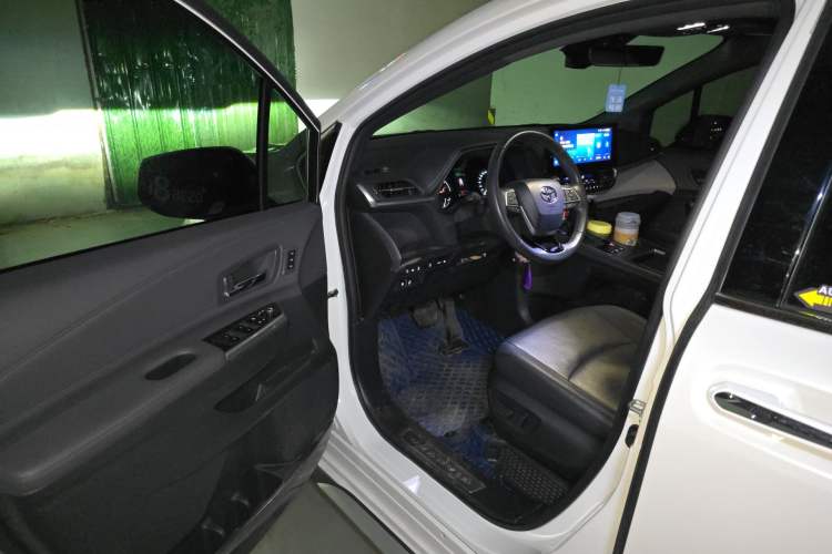Used Toyota Granvia 2023 2.5L Hybrid Prestige VIP Edition Driver Seat