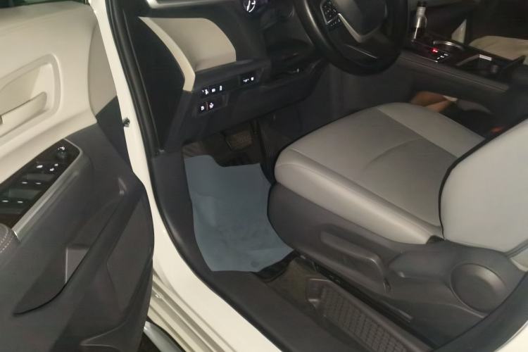 Used Toyota Granvia 2023 2.5L Hybrid Comfort Edition Driver Seat