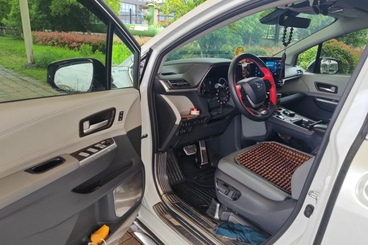 Used Toyota Granvia 2023 2.5L Hybrid Prestige PLUS Edition Driver Seat