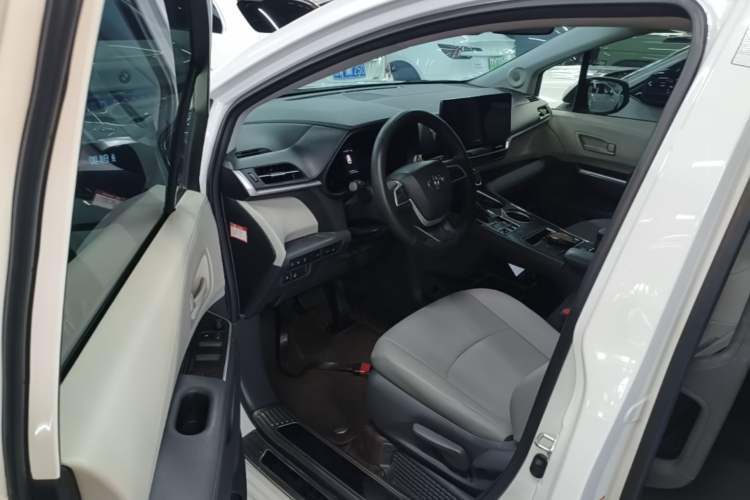 Used Toyota Granvia 2023 2.5L Hybrid Luxury Edition Driver Seat