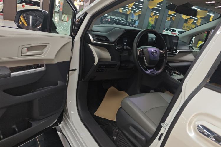 Used Toyota Granvia 2023 2.5L Hybrid Comfort Edition Driver Seat