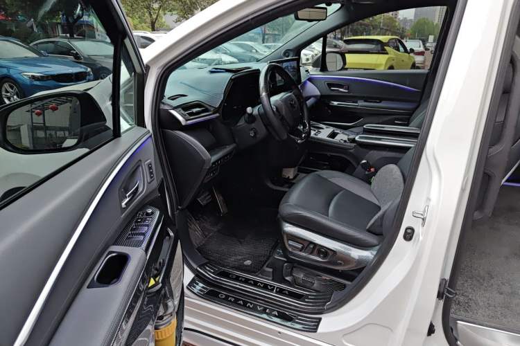 Used Toyota Granvia 2023 2.5L Hybrid Flagship VIP Edition Driver Seat