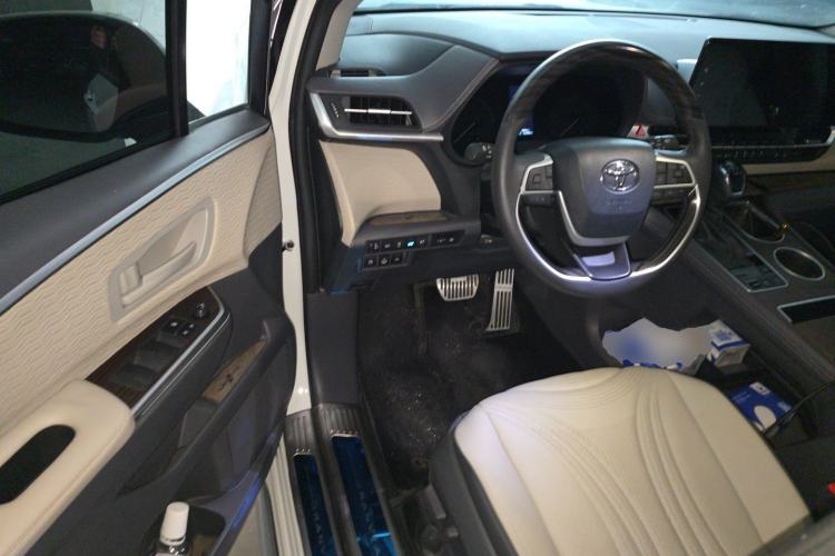 Used Toyota Granvia 2023 2.5L Hybrid Comfort Edition Driver Seat