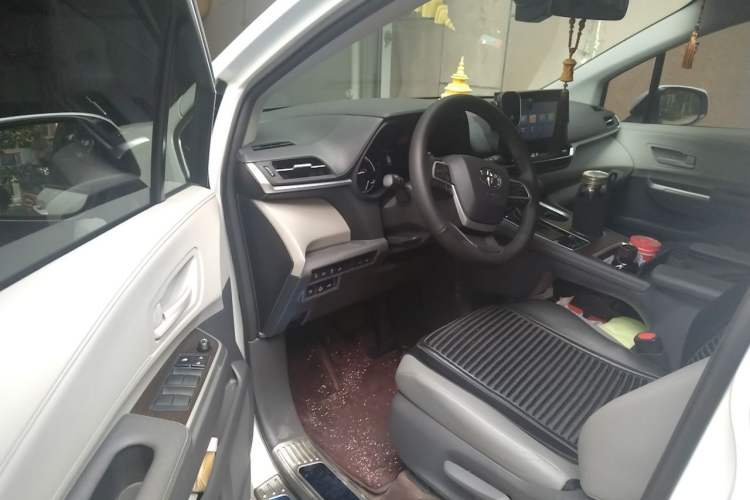Used Toyota Granvia 2023 2.5L Hybrid Luxury Edition Driver Seat