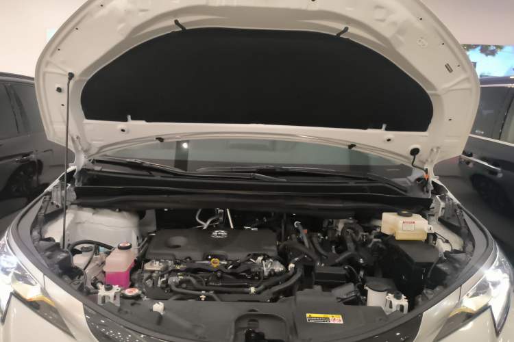 Used Toyota Granvia 2023 2.5L Hybrid Luxury Edition Engine Bay