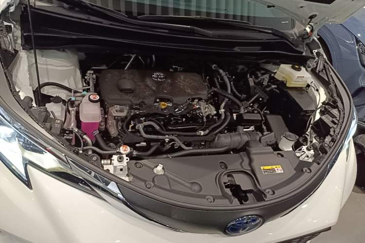 Used Toyota Granvia 2023 2.5L Hybrid Comfort Edition Engine Bay