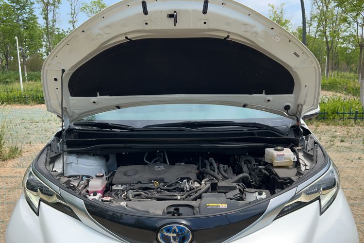 Used Toyota Granvia 2023 2.5L Hybrid Luxury Edition Engine Bay