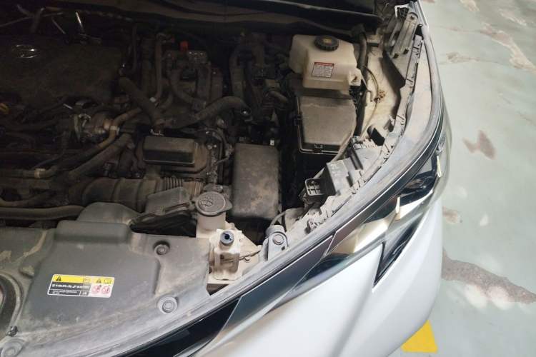 Used Toyota Granvia 2023 2.5L Hybrid Luxury Edition Engine Bay Left