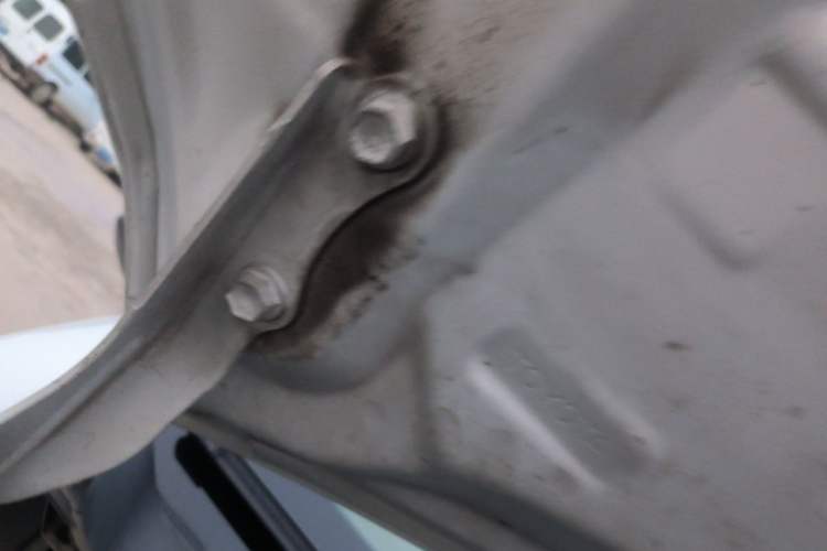 Used Toyota Granvia 2023 2.5L Hybrid Luxury Edition Engine Bay Left