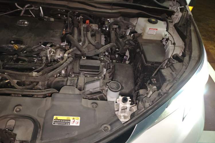 Used Toyota Granvia 2023 2.5L Hybrid Luxury Edition Engine Bay Left