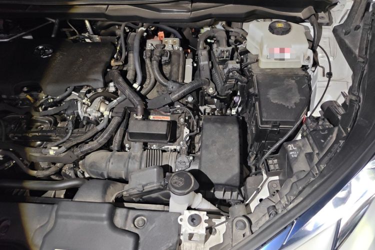 Used Toyota Granvia 2023 2.5L Hybrid Luxury Edition Engine Bay Left