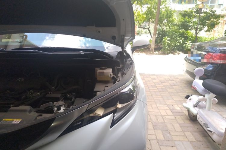 Used Toyota Granvia 2023 2.5L Hybrid Luxury Edition Engine Bay Left