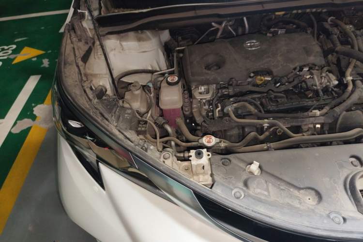 Used Toyota Granvia 2023 2.5L Hybrid Luxury Edition Engine Bay Right