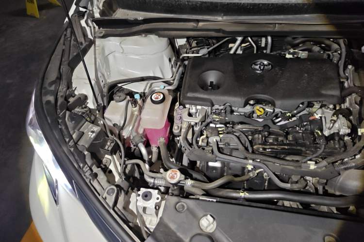 Used Toyota Granvia 2023 2.5L Hybrid Luxury Edition Engine Bay Right