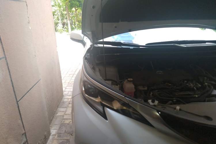 Used Toyota Granvia 2023 2.5L Hybrid Luxury Edition Engine Bay Right