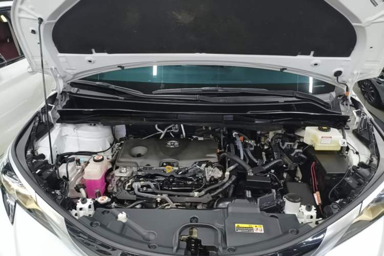 Used Toyota Granvia 2023 2.5L Hybrid Luxury Edition Engine Bay