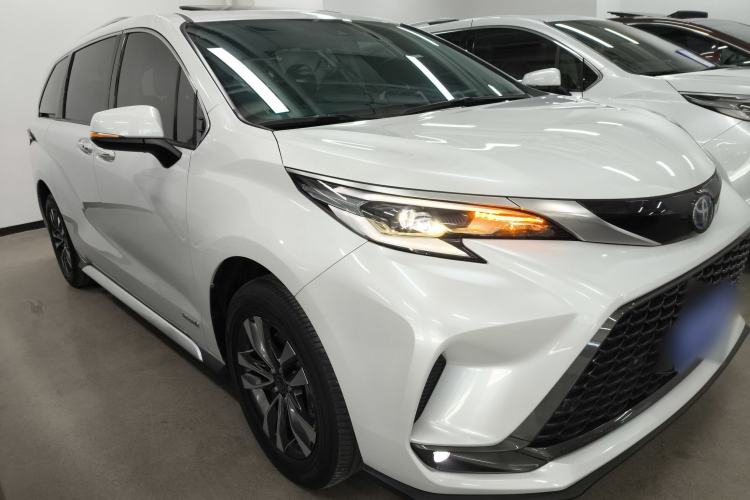 Used Toyota Granvia 2023 2.5L Hybrid Luxury Edition Exterior 1