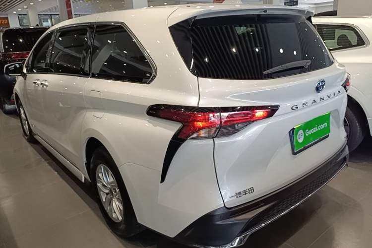 Used Toyota Granvia 2023 2.5L Hybrid Comfort Edition Exterior 2