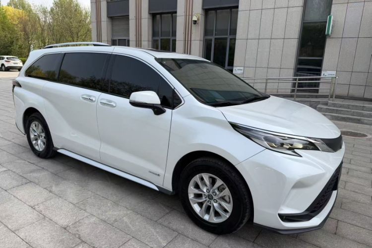 Used Toyota Granvia 2023 2.5L Hybrid Comfort Edition Exterior 2