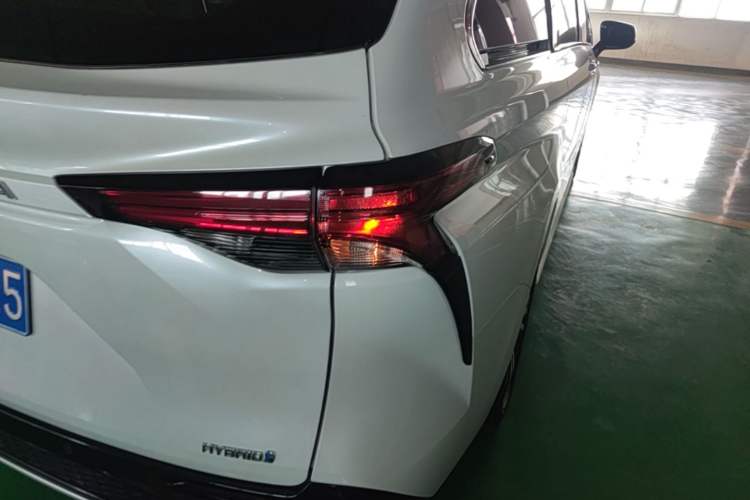 Used Toyota Granvia 2023 2.5L Hybrid Prestige PLUS Edition Exterior 3