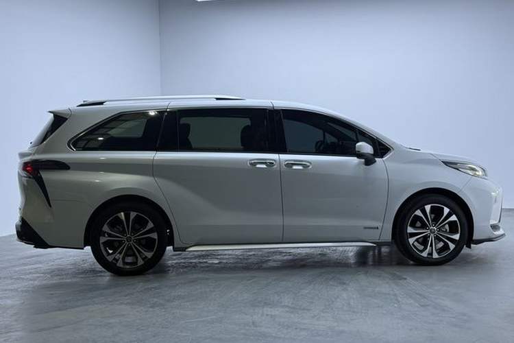 Used Toyota Granvia 2023 2.5L Hybrid Prestige PLUS Edition Exterior 3