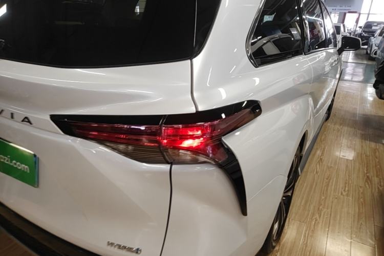 Used Toyota Granvia 2023 2.5L Hybrid Prestige PLUS Edition Exterior 3