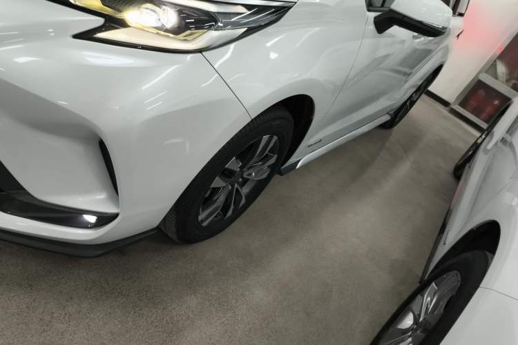 Used Toyota Granvia 2023 2.5L Hybrid Luxury Edition Exterior 3