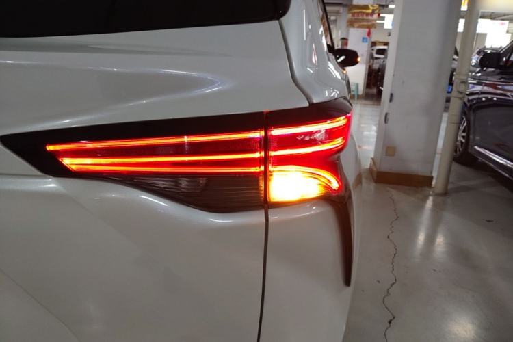 Used Toyota Granvia 2023 2.5L Hybrid Prestige VIP Edition Exterior 3