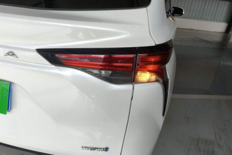 Used Toyota Granvia 2023 2.5L Hybrid Prestige PLUS Edition Exterior 3