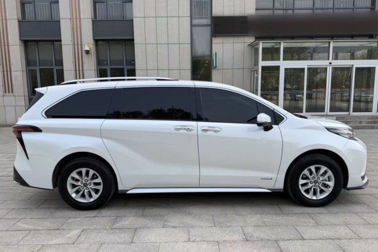 Used Toyota Granvia 2023 2.5L Hybrid Comfort Edition Exterior 3