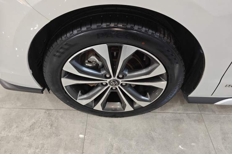 Used Toyota Granvia 2023 2.5L Hybrid Prestige PLUS Edition Exterior 4
