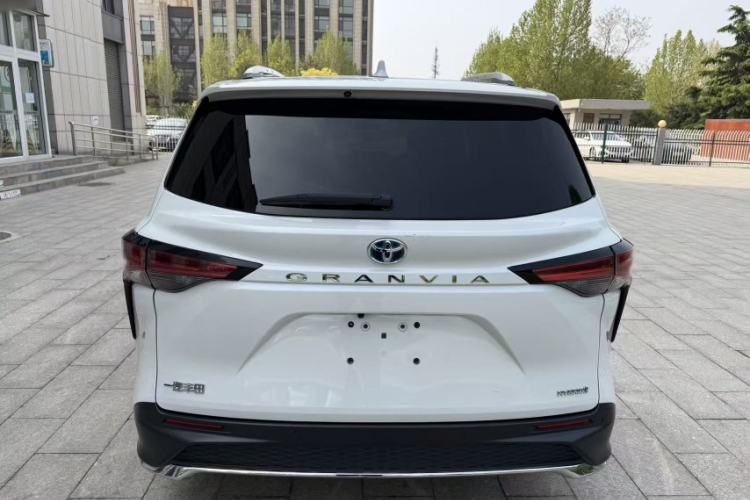 Used Toyota Granvia 2023 2.5L Hybrid Comfort Edition Exterior 4