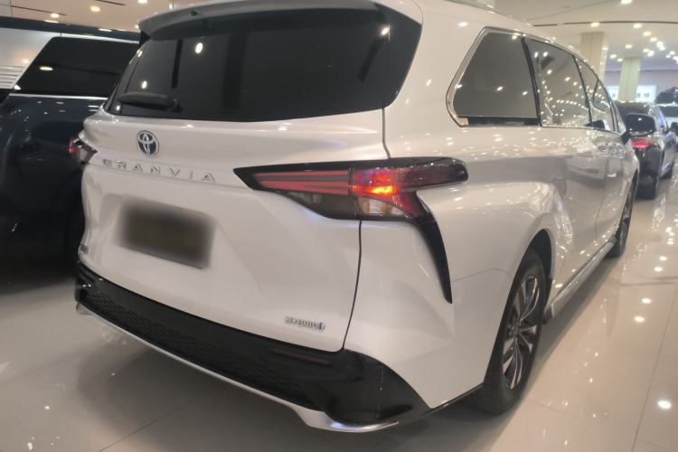 Used Toyota Granvia 2023 2.5L Hybrid Luxury Edition Exterior 5