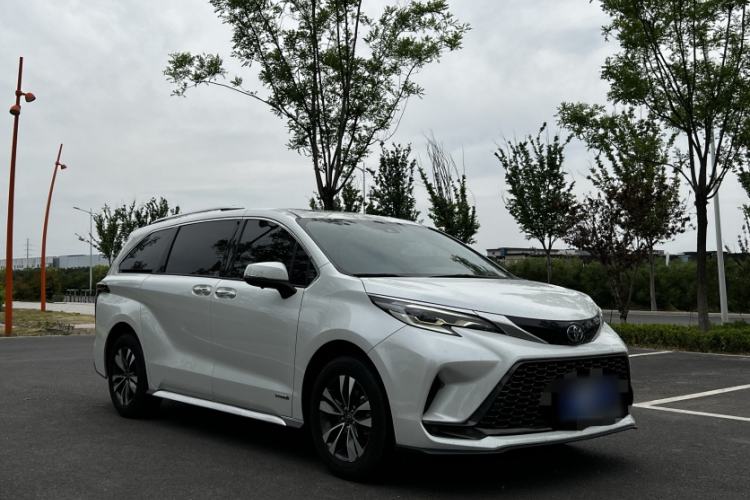 Used Toyota Granvia 2023 2.5L Hybrid Luxury Edition Exterior 5
