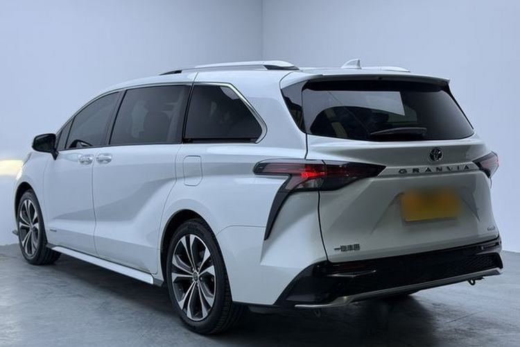 Used Toyota Granvia 2023 2.5L Hybrid Prestige PLUS Edition Exterior 5