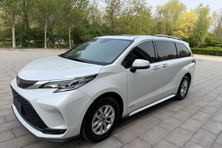 Used Toyota Granvia 2023 2.5L Hybrid Comfort Edition Exterior 5