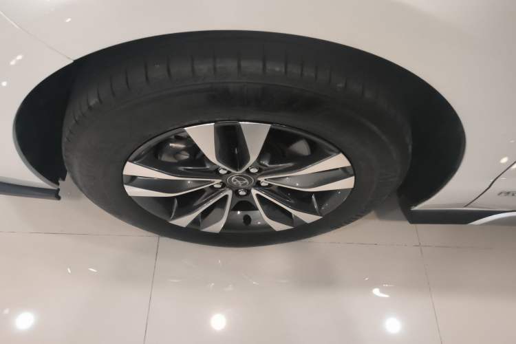 Used Toyota Granvia 2023 2.5L Hybrid Luxury Edition Exterior 7
