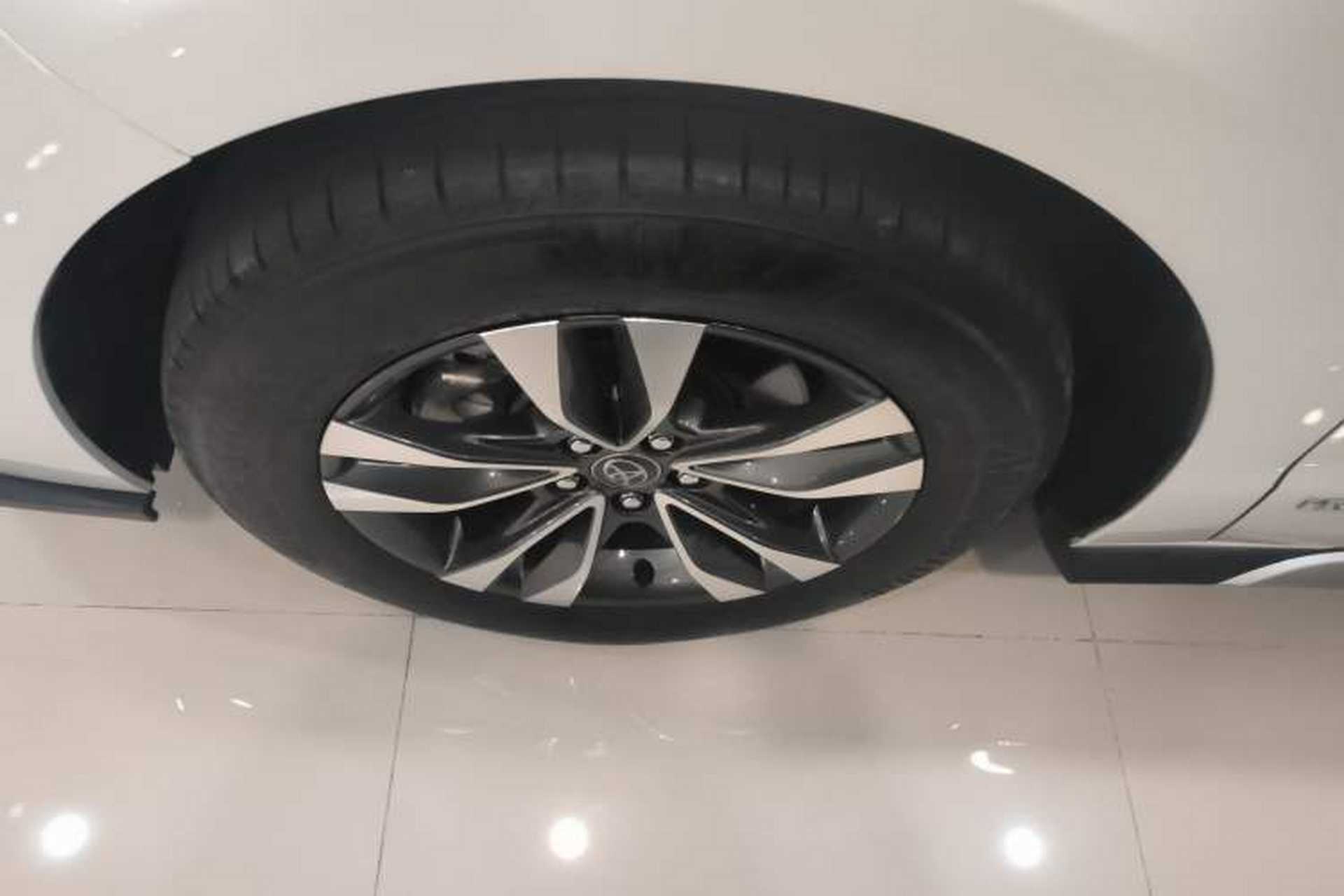 Used Toyota Granvia 2023 2.5L Hybrid Luxury Edition Exterior 7