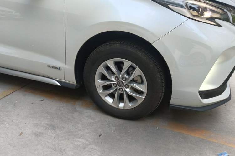 Used Toyota Granvia 2023 2.5L Hybrid Comfort Edition Exterior 7