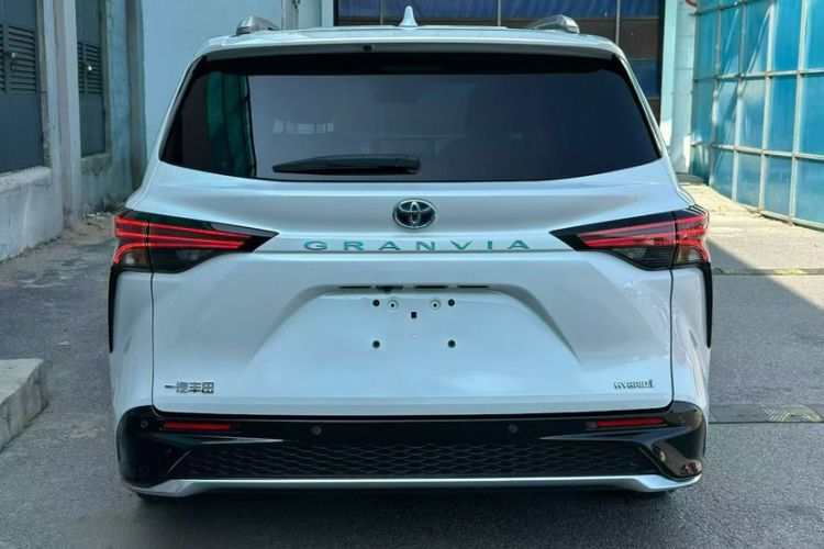 Used Toyota Granvia 2023 2.5L Hybrid Prestige PLUS Edition Exterior 8