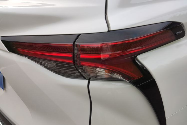Used Toyota Granvia 2023 2.5L Hybrid Comfort Edition Exterior 8